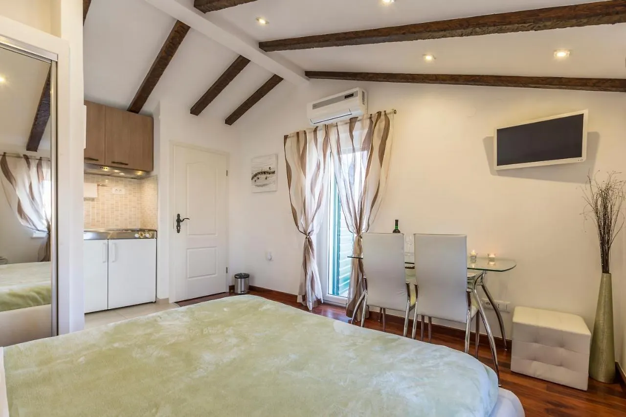 Tomadi Residence سبليت شقة