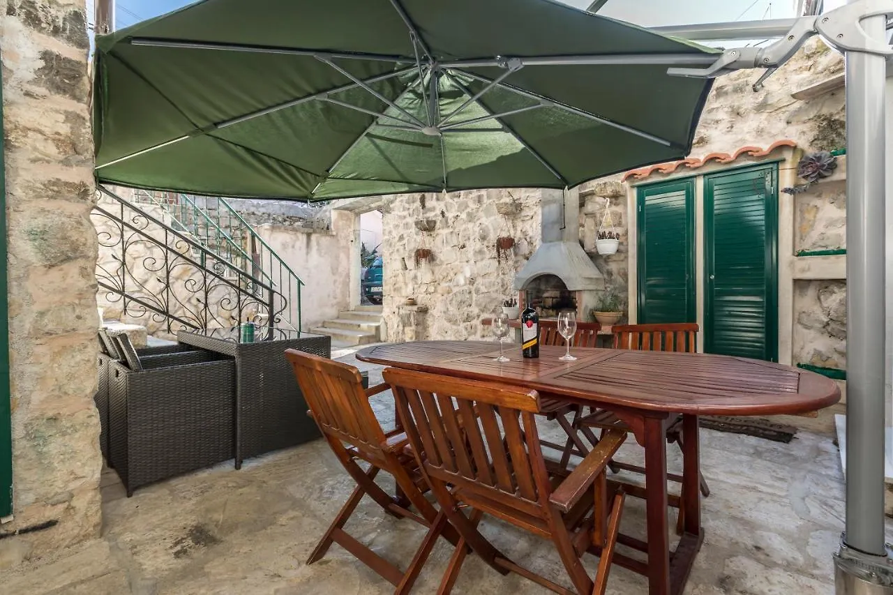 Tomadi Residence سبليت