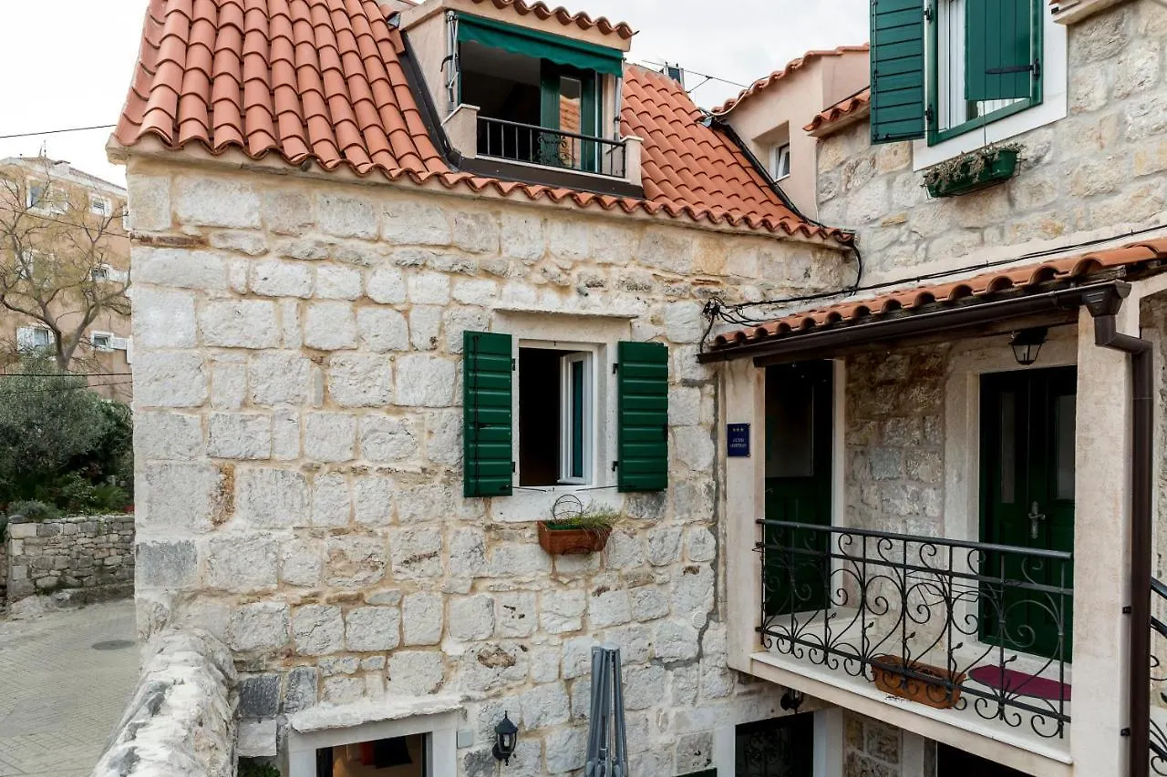 Tomadi Residence سبليت 0*,