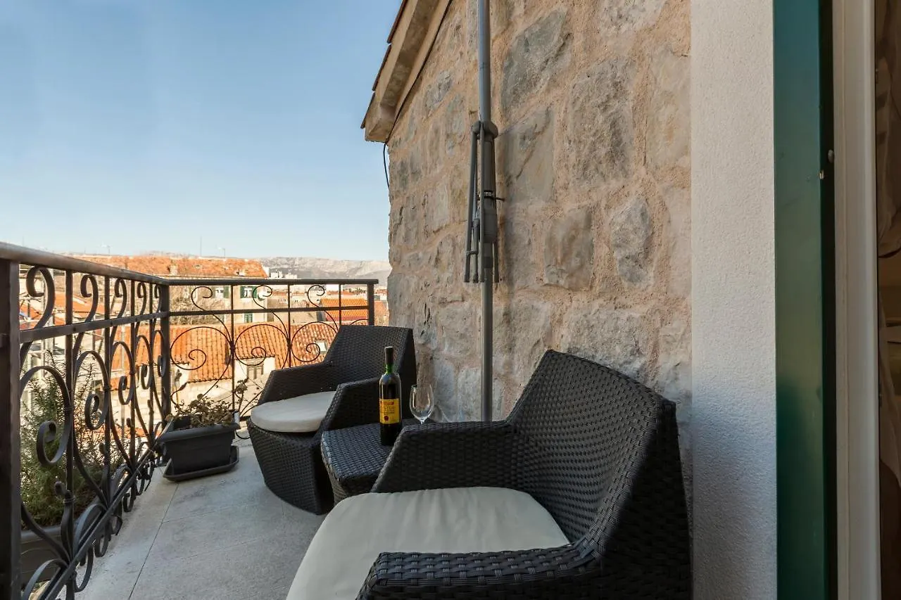 Tomadi Residence سبليت شقة