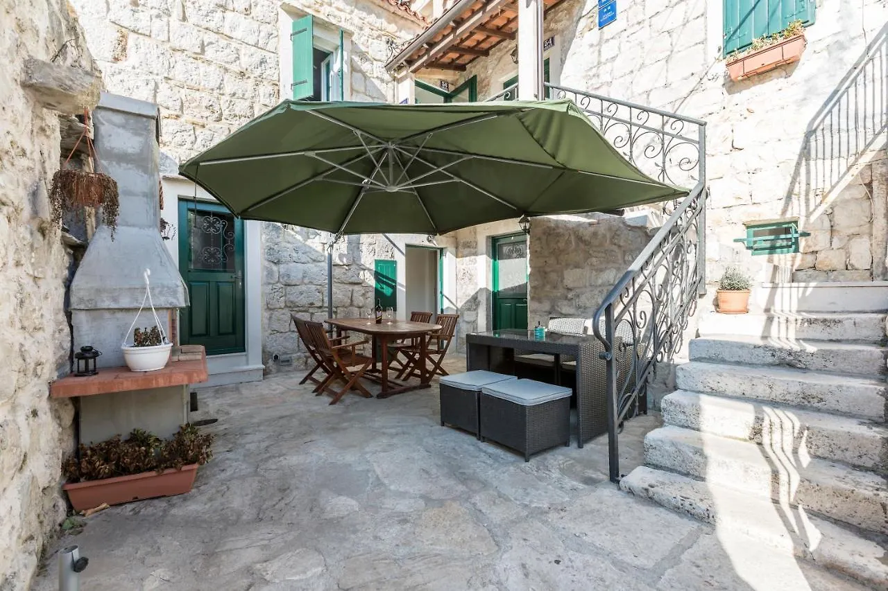 Tomadi Residence سبليت